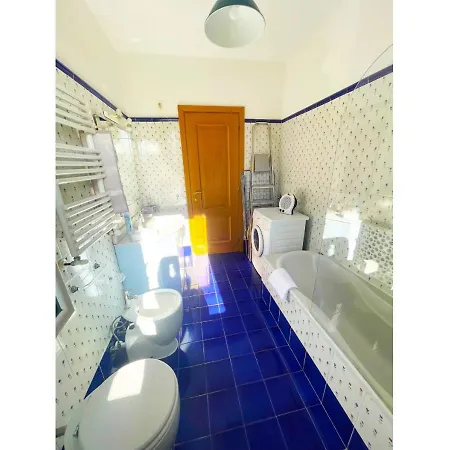 Cozy Casetta - Bright And Near Metro C Apartment *
